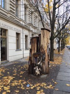 Bücherbaum in Prenzlauer Berg (Foto: Victoria Scherff)
